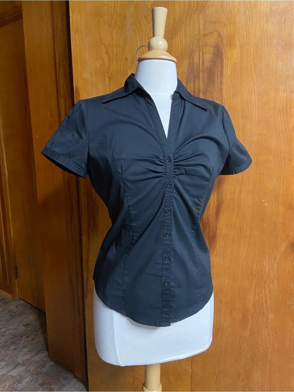 RUCHED NEW YORK & CO Black Short Sleeve Button Front Shirt M